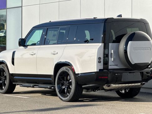 New 2026 Land Rover Defender 130 X-Dynamic SE AWD/4WD image 3