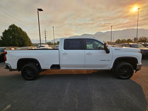 Used 2022 Chevrolet Silverado 3500 LT w/ Convenience Package AWD/4WD image 2