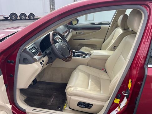 Used 2014 Lexus LS 460 w/ Comfort Package RWD image 11