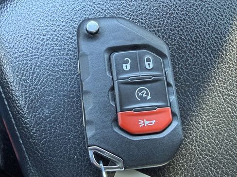 Used 2022 Jeep Gladiator Rubicon w/ Cold Weather Group image 29