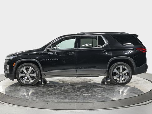 Used 2022 Chevrolet Traverse LT w/ LT Premium Package AWD/4WD image 2