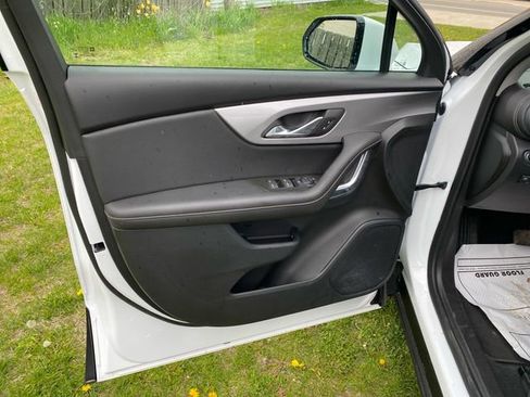 Certified 2025 Chevrolet Blazer LT AWD/4WD image 13