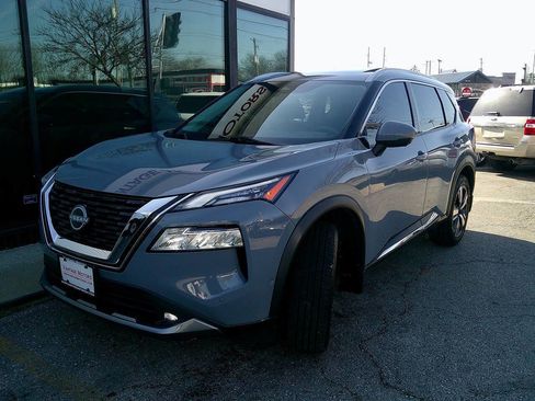 Used 2022 Nissan Rogue SL w/ SL Premium Package image 2