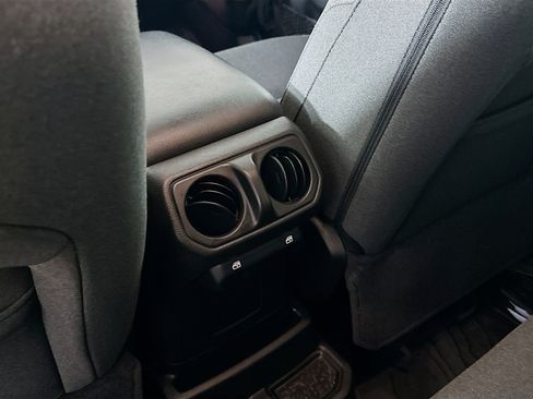 Used 2024 Jeep Wrangler Unlimited AWD/4WD image 27