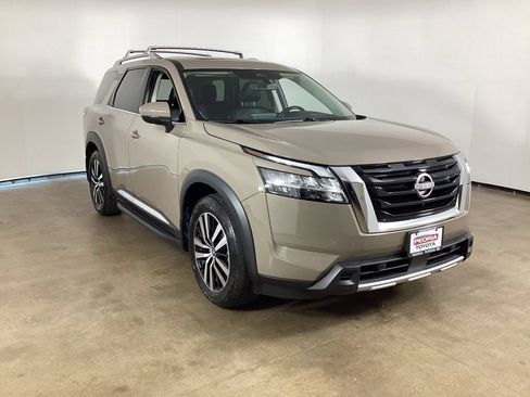 Used 2023 Nissan Pathfinder Platinum w/ Cargo Package AWD/4WD image 4