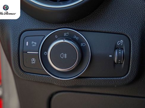 New 2025 Alfa Romeo Stelvio Sprint AWD/4WD image 17