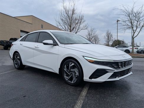 Certified 2025 Hyundai Elantra Limited image 1