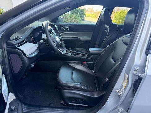 Used 2025 Jeep Compass Limited image 37