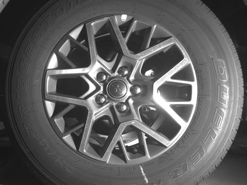 Used 2025 Jeep Wrangler Sahara image 14