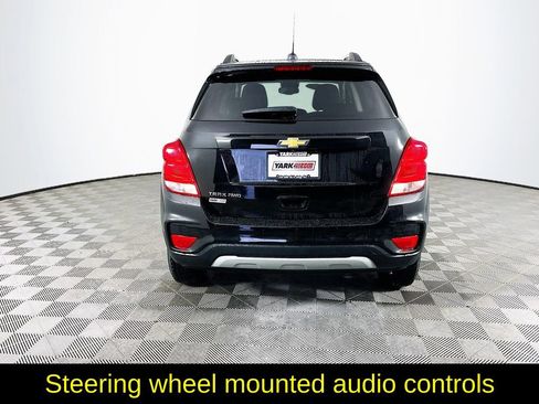 Used 2022 Chevrolet Trax LT w/ LT Convenience Package image 9