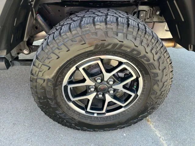 Used 2025 Jeep Gladiator Rubicon w/ Safety Group AWD/4WD image 12