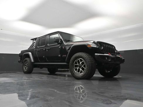 Used 2024 Jeep Gladiator Rubicon w/ Convenience Group AWD/4WD image 23