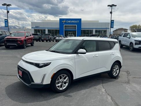 Used 2024 Kia Soul LX w/ Option Group 015 FWD image 1