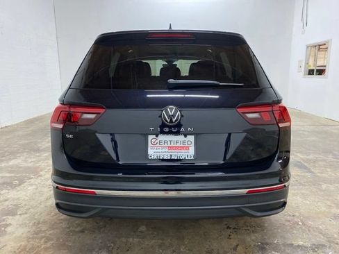 Used 2023 Volkswagen Tiguan SE w/ Panoramic Sunroof Package FWD image 4
