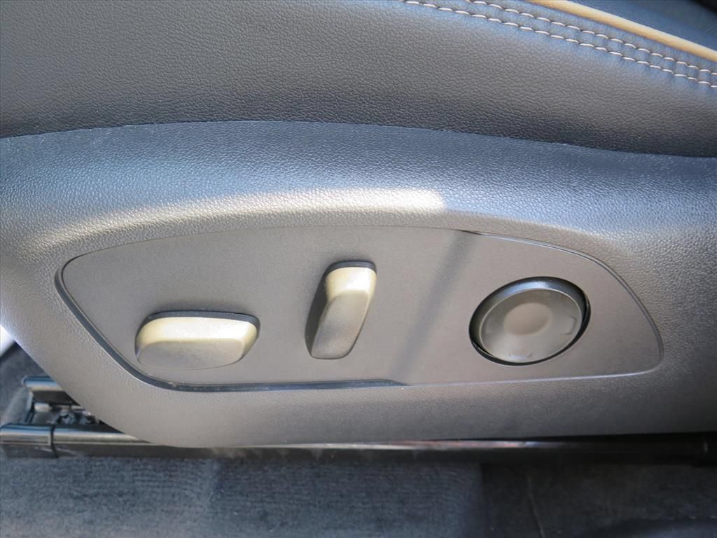 Used 2025 Chevrolet Traverse High Country FWD image 13