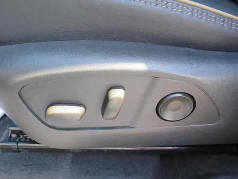 Used 2025 Chevrolet Traverse High Country FWD image 13