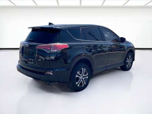 Used 2018 Toyota RAV4 LE FWD image 4