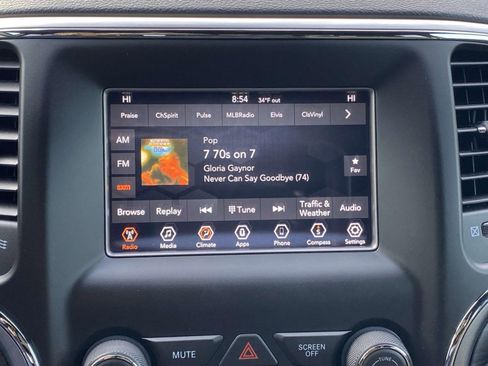 Used 2020 Jeep Grand Cherokee Laredo image 25