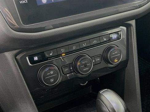 Used 2021 Volkswagen Tiguan SE image 15