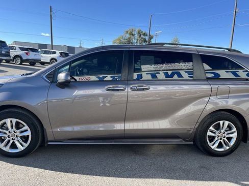 Used 2022 Toyota Sienna XLE image 7