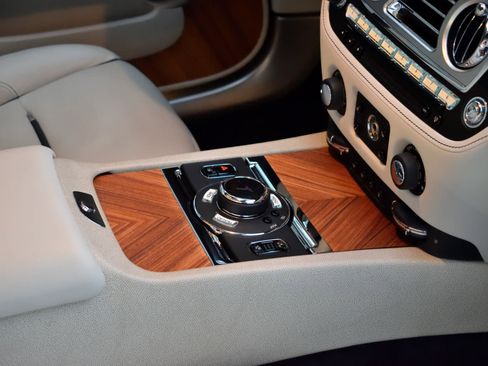 Used 2016 Rolls-Royce Wraith RWD image 27