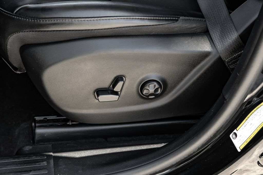 Used 2021 Jeep Cherokee Latitude Plus FWD image 30