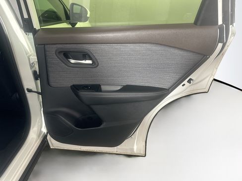 Used 2023 Nissan Rogue SV AWD/4WD image 29