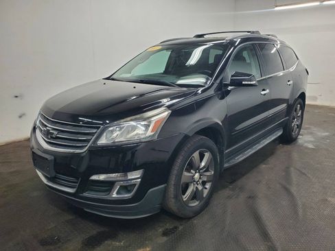 Used 2017 Chevrolet Traverse LT FWD image 1