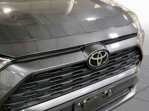 Used 2021 Toyota RAV4 XLE AWD/4WD image 30