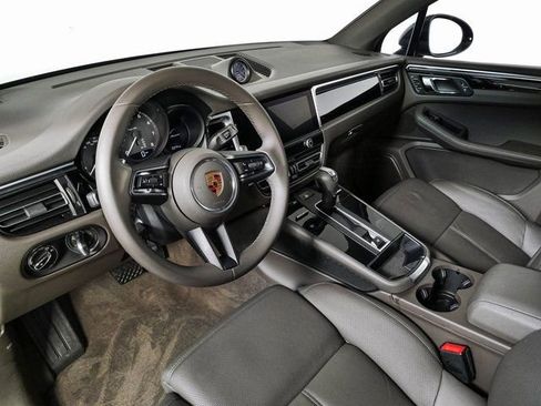 Certified 2022 Porsche Macan AWD/4WD image 4