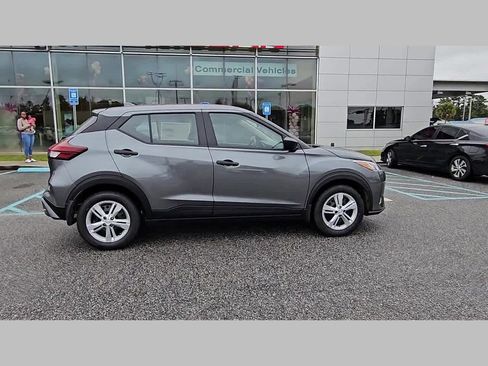 New 2025 Nissan Kicks Play S image 35