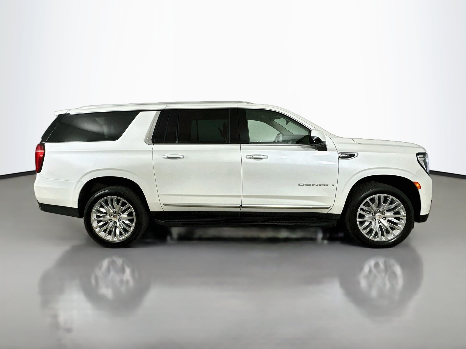 Used 2023 GMC Yukon XL Denali w/ LPO, Floor Liner Package AWD/4WD image 4