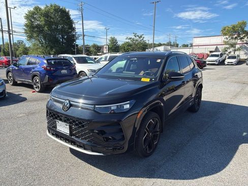Used 2025 Volkswagen Tiguan SEL R-Line AWD/4WD image 3