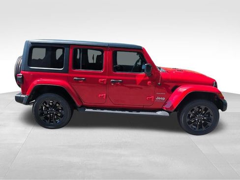 Used 2023 Jeep Wrangler Unlimited Sahara w/ Cold Weather Group AWD/4WD image 6