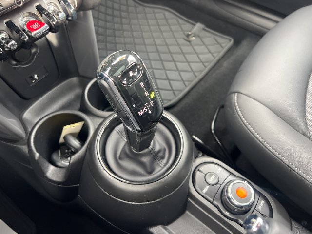 Used 2022 MINI Cooper 2-Door Hardtop FWD image 25