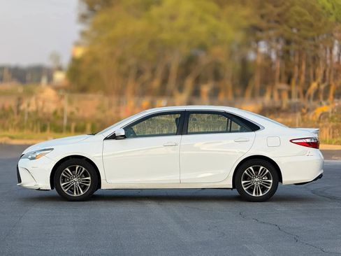 Used 2016 Toyota Camry SE FWD image 8