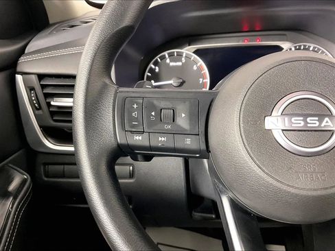 Used 2024 Nissan Rogue SV AWD/4WD image 17