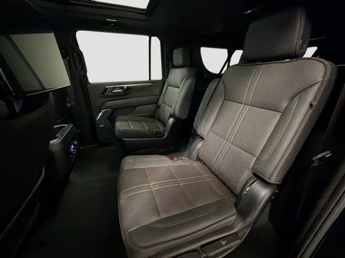 Used 2025 Chevrolet Suburban High Country AWD/4WD image 29