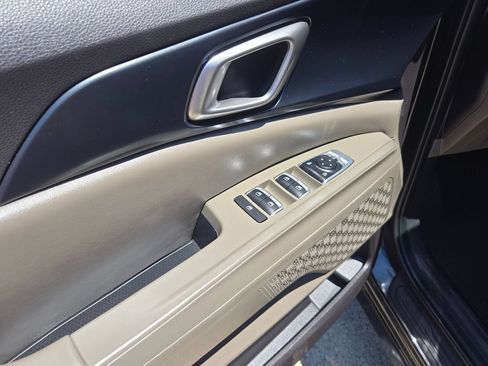 Used 2025 Kia Carnival FWD image 13