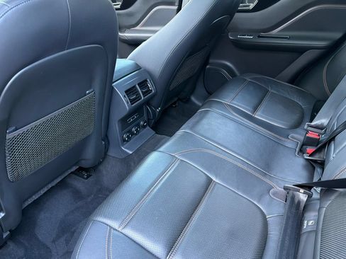 Used 2017 Jaguar F-PACE Prestige AWD/4WD image 12