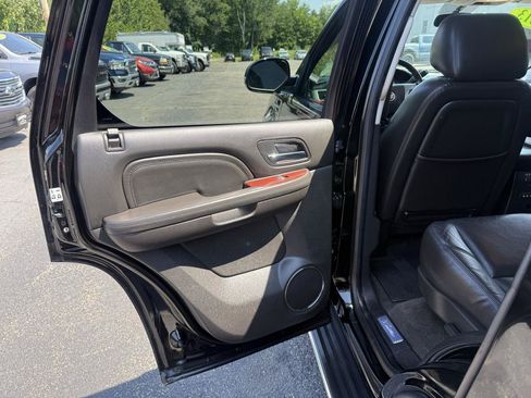 Used 2013 Cadillac Escalade Luxury AWD/4WD image 30