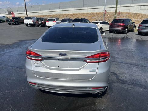 Used 2018 Ford Fusion SE w/ Fusion SE Technology Package image 12