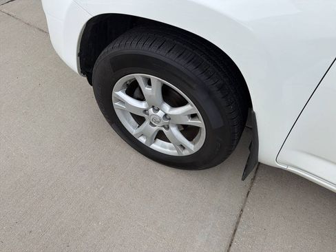 Used 2012 Toyota RAV4 4WD w/ Upgrade Value Pkg image 9