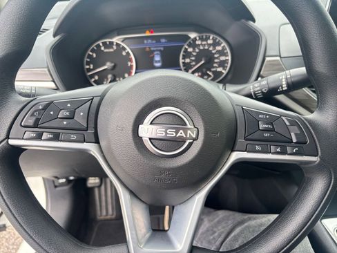 Used 2025 Nissan Altima 2.5 SV FWD image 28