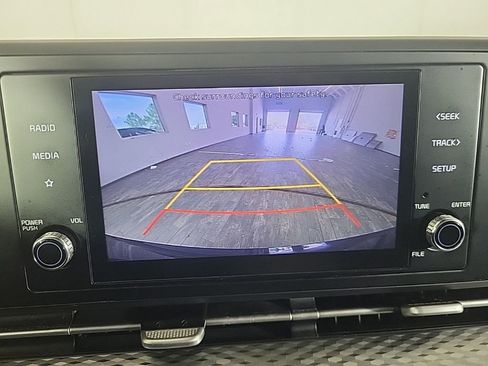 Used 2022 Kia Carnival LX image 19