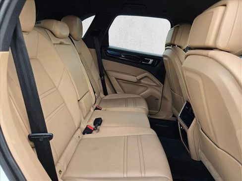 Used 2019 Porsche Cayenne image 20