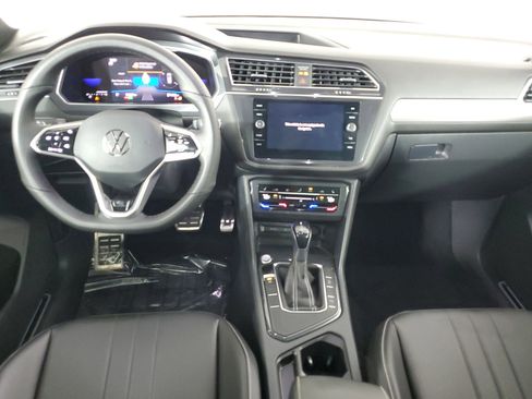 Used 2022 Volkswagen Tiguan SE R-Line image 43