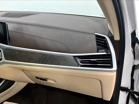 Used 2019 BMW X7 xDrive50i w/ Premium Package image 16