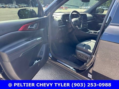 Used 2024 Chevrolet Traverse Z71 AWD/4WD image 12