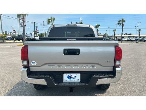 Used 2018 Toyota Tacoma SR5 RWD image 4